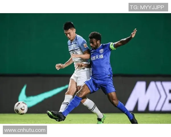 深圳足球队以72分领跑城市联赛积分榜展现强劲实力