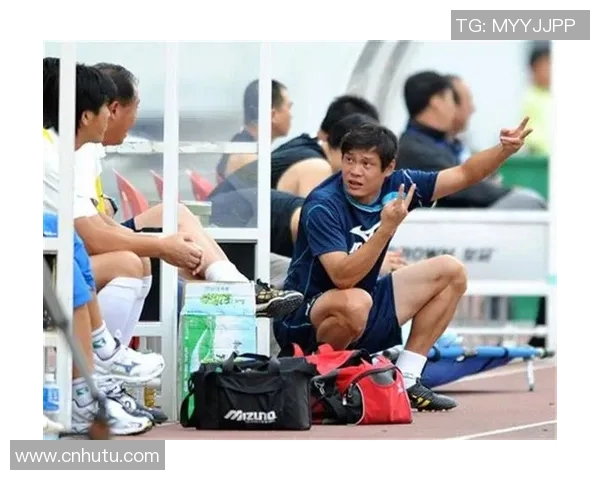 综艺节目中突然出现的足球明星究竟是谁引发了大家的热议和关注