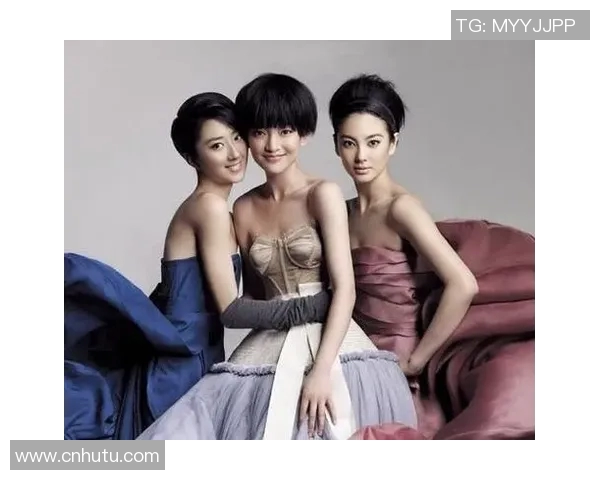 女明星与足球巨星亲密合影瞬间揭示娱乐圈与体育界的交集与魅力 女明星与足球巨星亲密合影瞬间揭示娱乐圈与体育界的交集与魅力