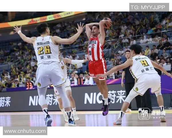 杭州篮球队在邀请赛中的强劲表现与战术分析 杭州篮球队在邀请赛中的强劲表现与战术分析